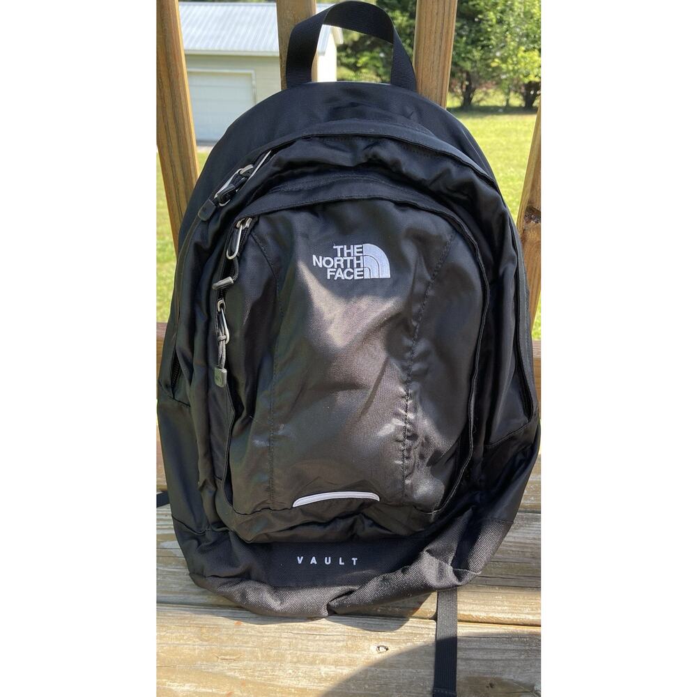 The North Face Vault Black Hiking Backpack Zip Closure Padded Straps Logo Accent
